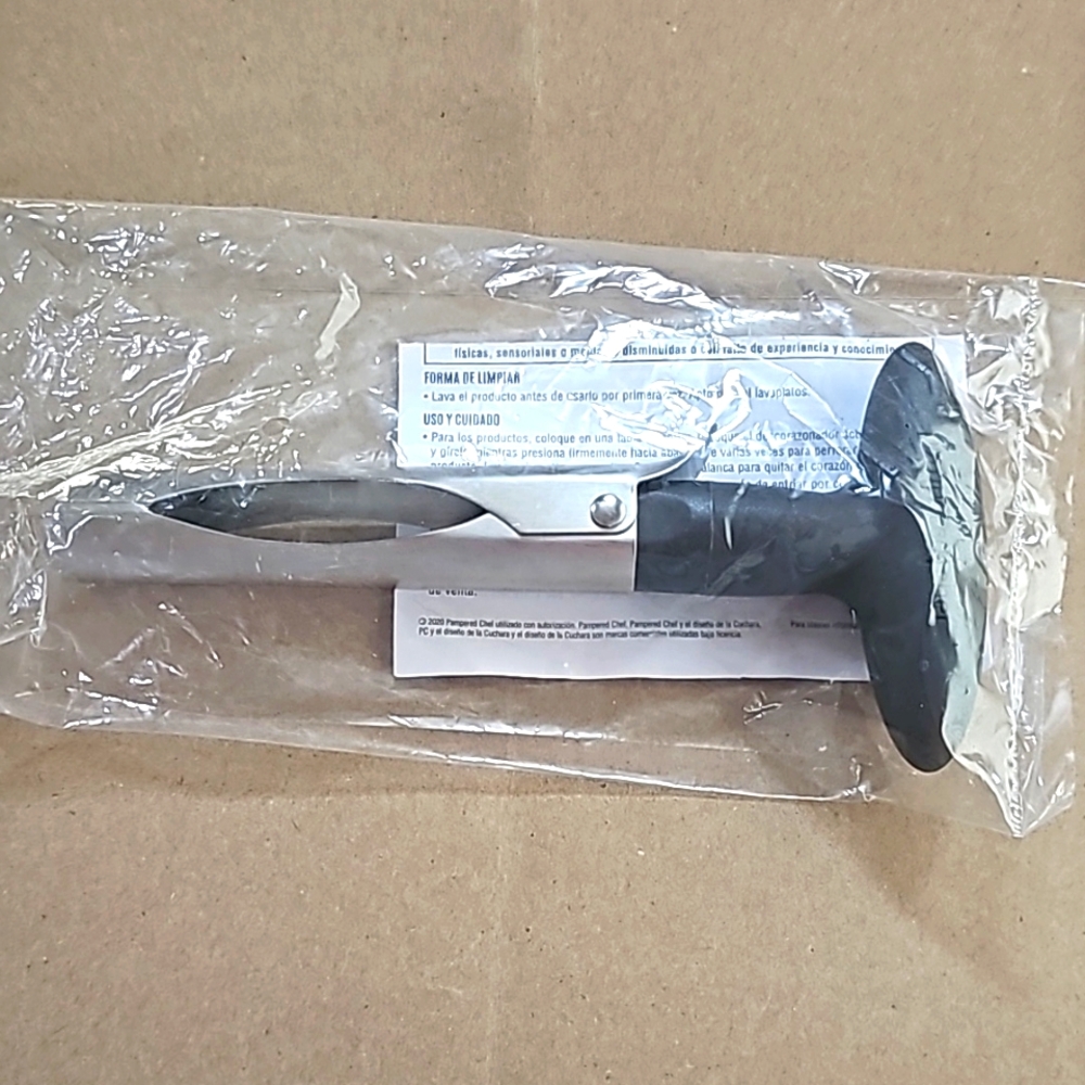 NEW PAMPERED CHEF CORER